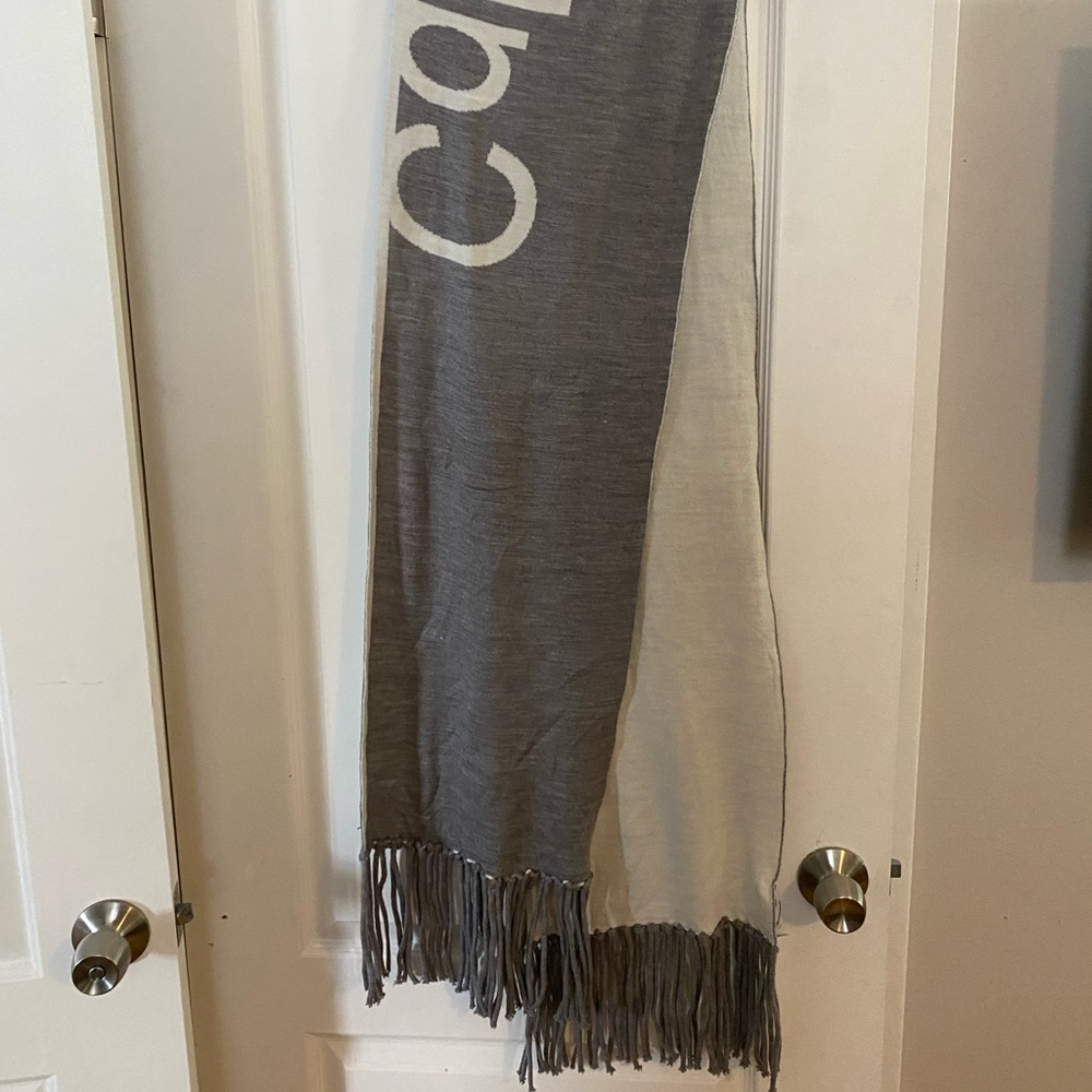 NWT Calvin Klein gray and cream scarf